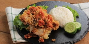 Resep Ayam Geprek Ala Ibu Ruminah, Pemilik Ide Terciptanya Makanan Pedas yang Indonesia