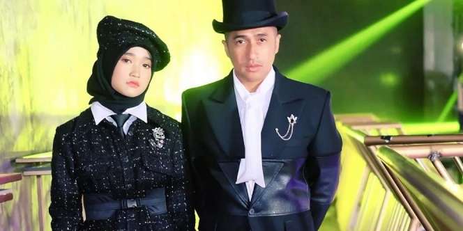 Terlibat Satu Acara, Ini Potret Irfan Hakim dan Aisha Keem yang Kompak Pakai Baju Serba Hitam