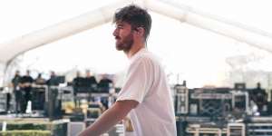 Lirik Lagu iPad - The Chainsmokers