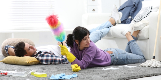 Sering Bikin Istri Kesal, Ini 5 Alasan Mengapa Suami Malas Bantuin Tugas di Rumah