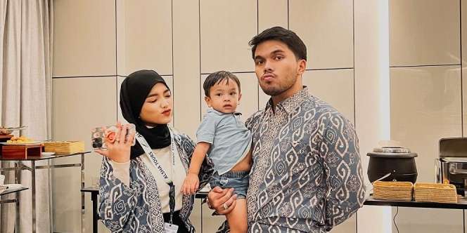 11 Potret Fuji An dan Thariq Halilintar Berangkat Umroh Bareng, Pulang Didoakan langsung Halal!