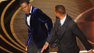 Detik-Detik Will Smith Tampar Chris Rock di Panggung Oscar 2022, Bikin Penonton Kaget