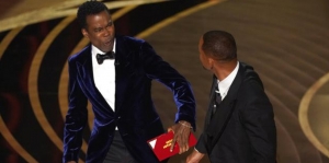 Kronologi Tamparan Will Smith Mendarat di Pipi Chris Rock di Panggung Oscar 2022