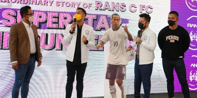 RANS Cilegon Resmi Datangkan Ronaldinho Pesepak Bola Legendaris Dunia Asal Brasil