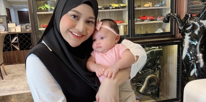 Baru Umur Satu Bulan, Baby Ameena Sudah Didaftarkan Sekolah SD sama Aurel Hermansyah