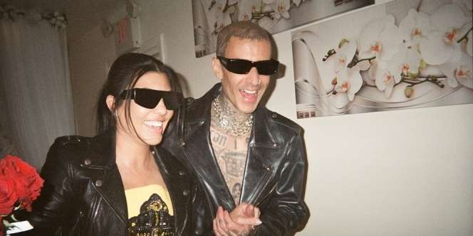 Baru Saja Diumumkan, Kourtney Kardashian Dan Travis Barker Telah Resmi ...