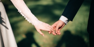 Calon Pengantin Baru Tahu Pasangannya 10 Menit Sebelum Akad, Acara Nikah Massal Unik Ini Langsung Viral