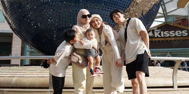 Akrab seperti Kakak, Ini Potret Liburan Nathalie Holscher dan Anak-Anak Sule ke Singapura