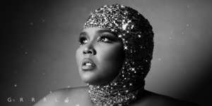 Lirik Lagu Grrrls - Lizzo