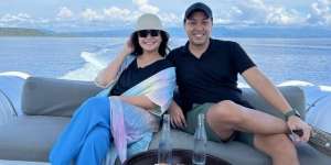 Honeymoon Lagi Tanpa Anak, Ini 9 Potret Seru Caca Tengker dan Suami Liburan ke Pulau Moyo 