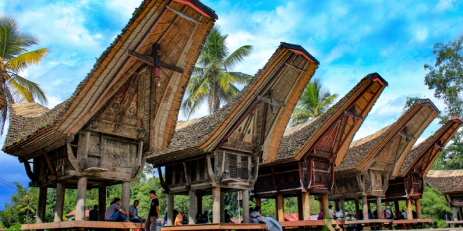 5 Nama Rumah Adat Sulawesi Selatan beserta Gambarnya