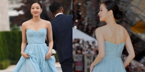 14 Potret Detail Gaun Kim Go Eun Saat Hadiri Ajang Penghargaan Blue Dragon Series Awards 2022