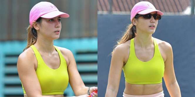 7 Pesona Pevita Pearce Main Tennis, Kenakan Croptop Kuning dan Kaca Mata Hitam Kece