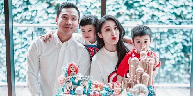 10 Potret Perayaan Ulang Tahun Sandra Dewi yang Sederhana, Kuenya Bertema Disney Ariel yang Super Gemoy