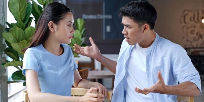8 Tips Memberikan Kritikan Pada Pasangan Tanpa Harus Menyakiti Perasaan