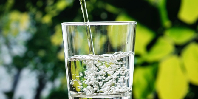 Air Putih Dalam Kemasan atau Air Rebusan, Mana yang Lebih Sehat?