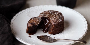 6 Resep Lava Cake Chocolatos Kukus tanpa Mixer, Simple tapi Tetap Enak dan Lumer di Mulut!