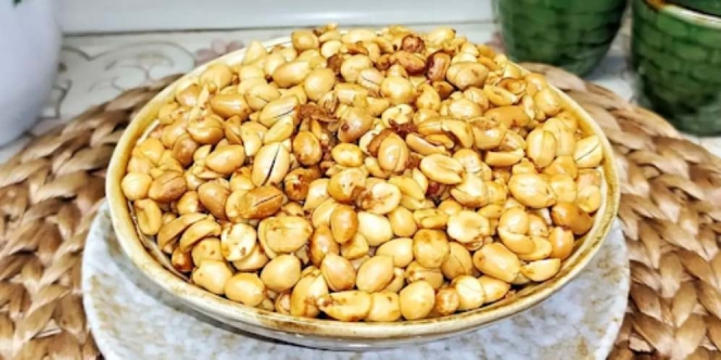 4 Cara Membuat Kacang Bawang yang Renyah, Gurih, dan Nagih Banget