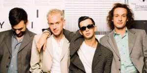 Lirik Lagu The 1975 - Oh Caroline