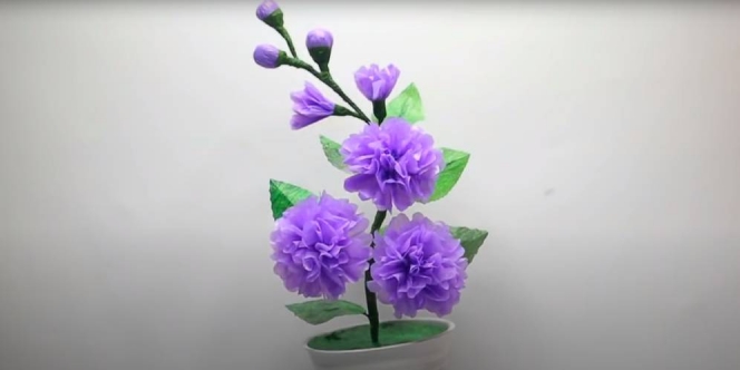 Cara Membuat Bunga dari Plastik Kresek Bekas, Mudah dan Praktis!