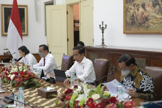 4 Arahan Presiden Hasil Rapat Penanganan Kasus Gagal Ginjal Akut, Jokowi: Berikan Pengobatan Gratis!