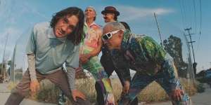 Lirik Lagu The Shape I'm Takin' - Red Hot Chili Peppers