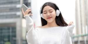 Cara Menggunakan Headphone Bluetooth dan Menyambungkannya ke Smartphone, Mudah Banget 