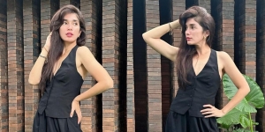 Ussy Sulistiawaty Tampil Menawan dengan Outfit Serba Hitam, Bentuk Tubuhnya Jadi Sorotan Netizen