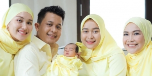 10 Potret Akikah Sumerra Keponakan Ayu Ting-Ting, Keluarga Hadir dengan Outfit Kuning Super Cerah 