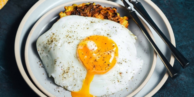 Makan Telur Setengah Matang Emang Nikmat, tapi Sederet Bahanya Ini Bisa Mengintai Kesehatanmu!