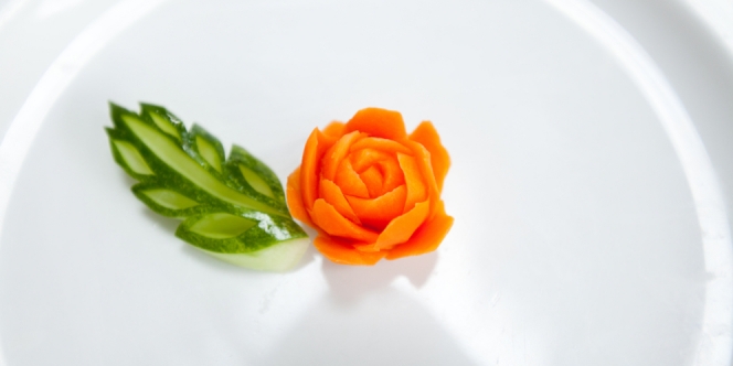 Cara Memotong Wortel Bentuk Bunga untuk Sayur dan Garnish 