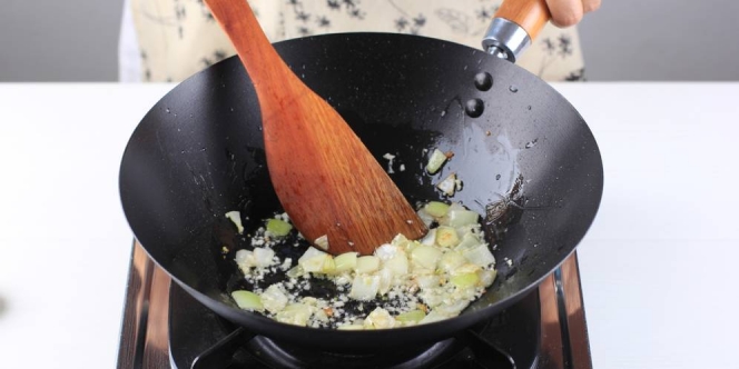 7 Tips Memasak Bawang Putih Buat Bikin Masakan Makin Sedap dan Lezat