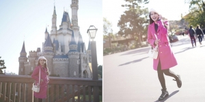 The Real Disney Princess, Ini Potret Memukau Sandra Dewi Tampil Pakai Coat Warna Pink Menyala saat Keliling Disneyland Tokyo