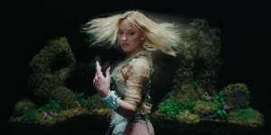 Lirik Lagu Zara Larsson - Can't Tame Her