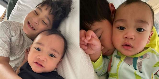 Deretan Potret Rayyanza Tidur Bareng Rafathar, Duo Ganteng yang Super Gemes