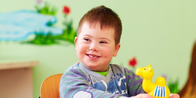 Tanda-Tanda Anak dengan Autisme yang Perlu Ibu Ketahui