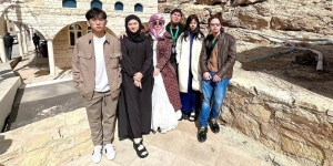 11 Potret Keluarga Mulan Jameela dan Ahmad Dhani Liburan ke Yerusalem, Gaya Safeea dan Tiara Savitri yang Berhijab jadi Sorotan