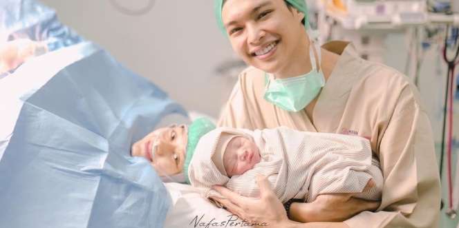 Selamat, Dinda Hauw Melahirkan Anak Kedua Berjenis Kelamin Laki-laki yang Tampan Mirip Rey Mbayang
