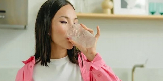 Minum Air Dingin Bisa Bikin Gagal Diet,  Mitos atau Fakta?