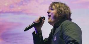 Lirik Lagu Lewis Capaldi - Haven't You Ever Been In Love Before?