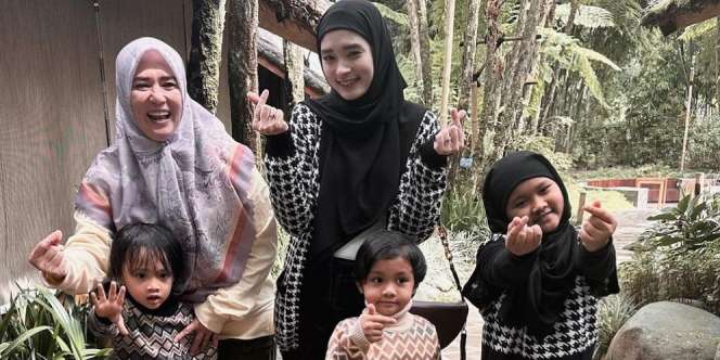 7 Potret Inara Rusli Liburan Saat Idul Adha Bareng Anak