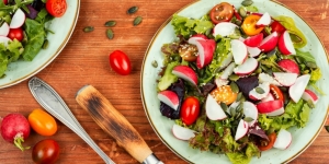 8 Resep Salad Sayur Rendah Kalori, Enak dan Cocok untuk Menu Diet Sehat Kamu!