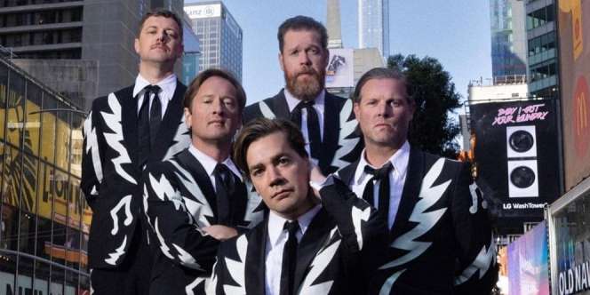 Lirik Lagu Smoke and Mirrors - The Hives