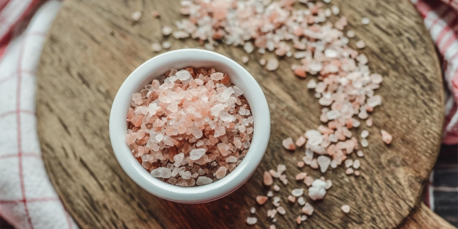 Bener Gak Sih Salt Therapy Bisa Bersihkan Kotoran di Saluran Napas Akibat Polusi Udara? 