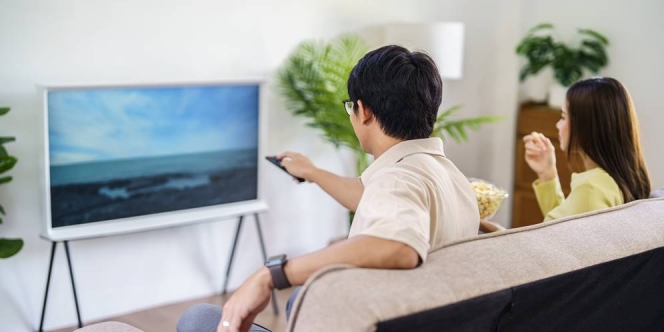 3 Cara Menghubungkan Laptop ke TV untuk Pemula, Pakai Kabel hingga Wireless