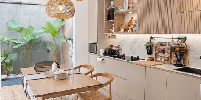 Rahasia Desain Open Space Ruang Makan dan Dapur Indah ala Villa, Bisa Healing Cukup di Rumah Aja!