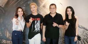 Foto Bareng Taeyang BIGBANG, Ayu Ting Ting Ucapkan Selamat Datang dengan Bahasa Korea - Netizen Sampai Pangling! 