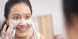 7 Rekomendasi Facial Wash untuk Memperbaiki Skin Barrier, Bikin Kulit Kembali Sehat