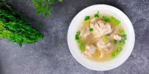 8 Tips Bikin Kaldu Ayam Anti Keruh, Buat Masakan Makin Lezat dan Menggugah Selera! 