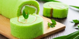 11 Tips Membuat Bolu Gulung Pandan Kukus, Anti Gagal, Super Lembut dan Cantik Banget!